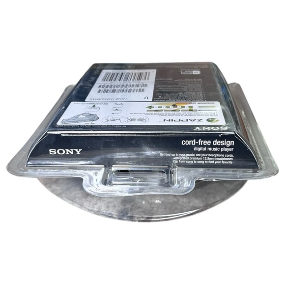 New Sony Walkman 2GB Water Resistant MP3 Digital Music Player Black NWZ-W252 - Picture 8 of 10